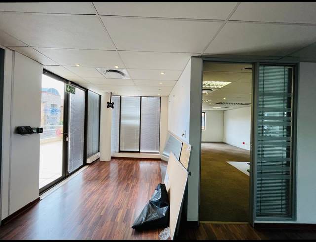 658M² OFFICE FOR SALE IN MIDRIDGE PARK